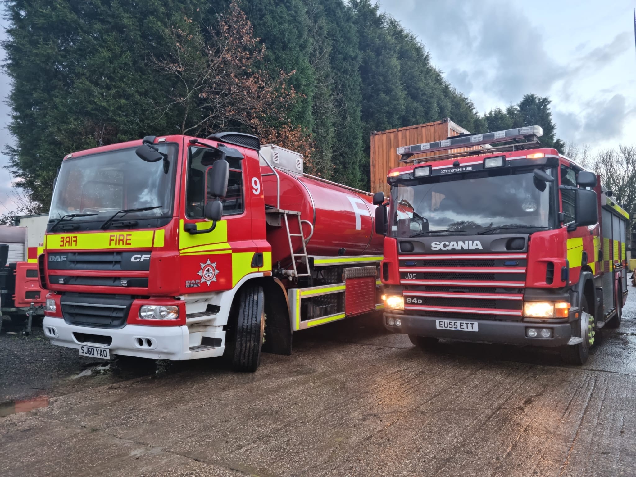 2 Fire Engines